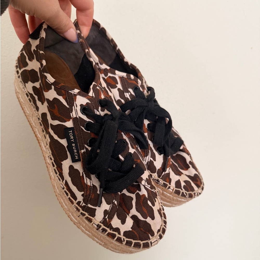 Tory Burch Seaside Oxford Leopard Print Espadrille sneakers size 7.